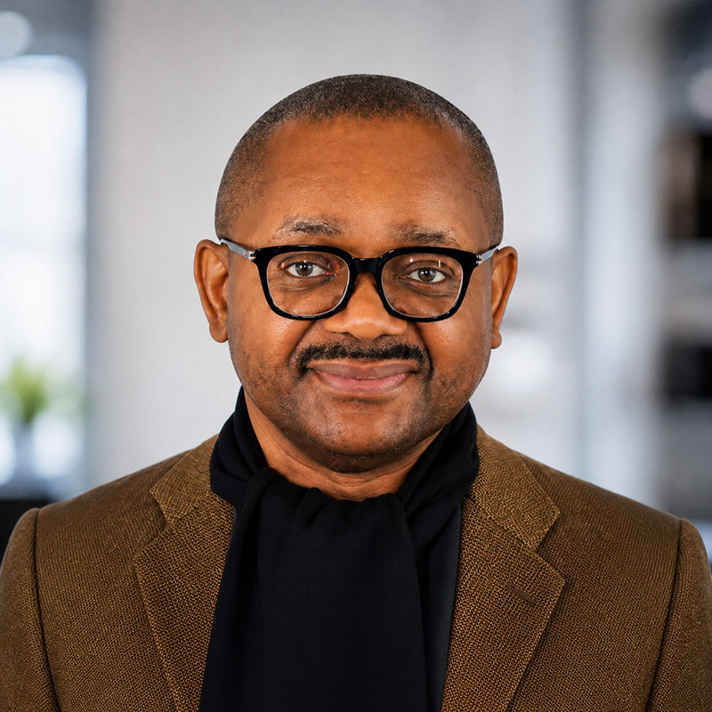 Dr Louis Ilunga, Docteur en économie internationale